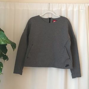 Cropped gray zip-back Nike pullover with pockets